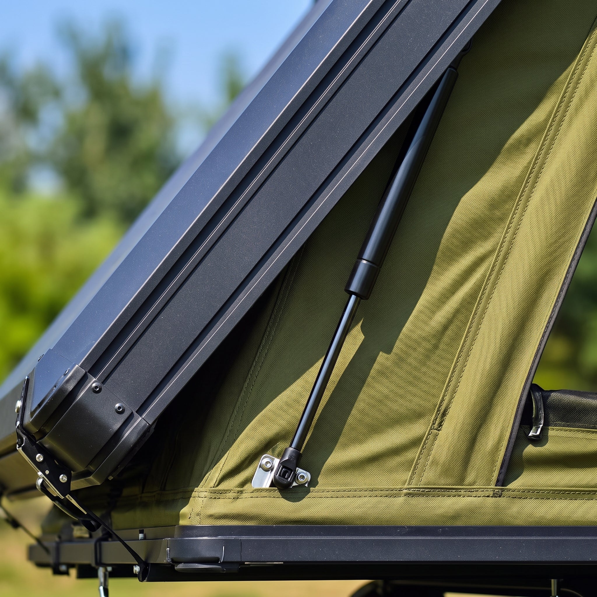 CE-Certified Lightweight Rooftop Tent Aluminum Camper Hard-Shell